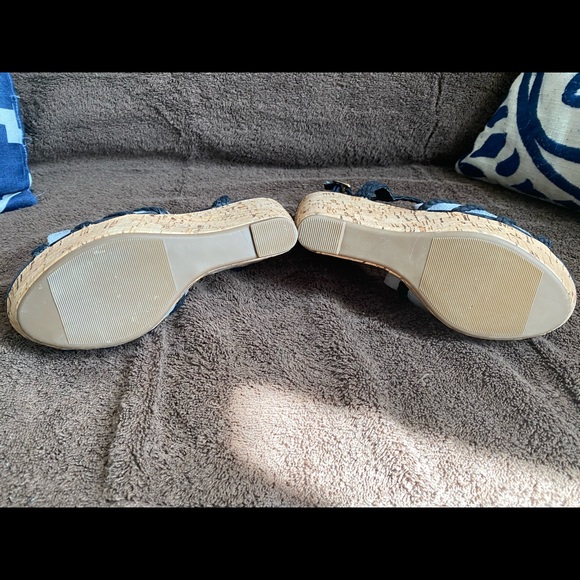 Beautiful macramé espadrille wedges. Wedge height is 4.5” front height is 1.25” - Picture 8 of 9